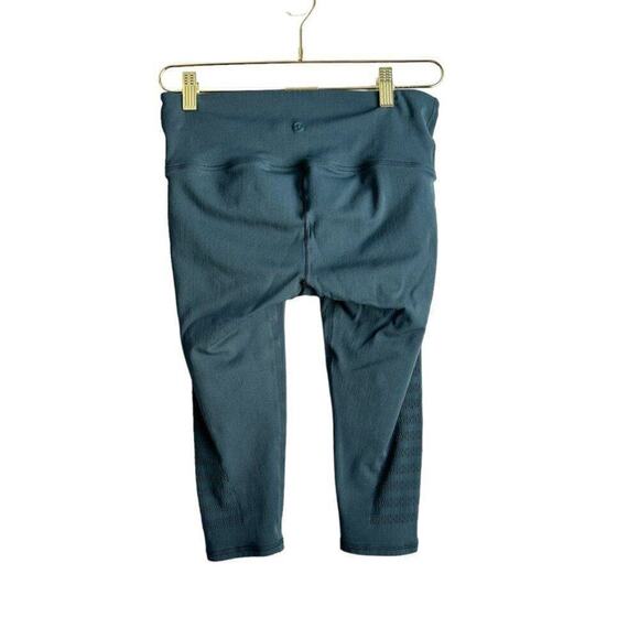 Lululemon Reveal Crop 17"‎ Women's 8 Submarine Activewear - Picture 2 of 6